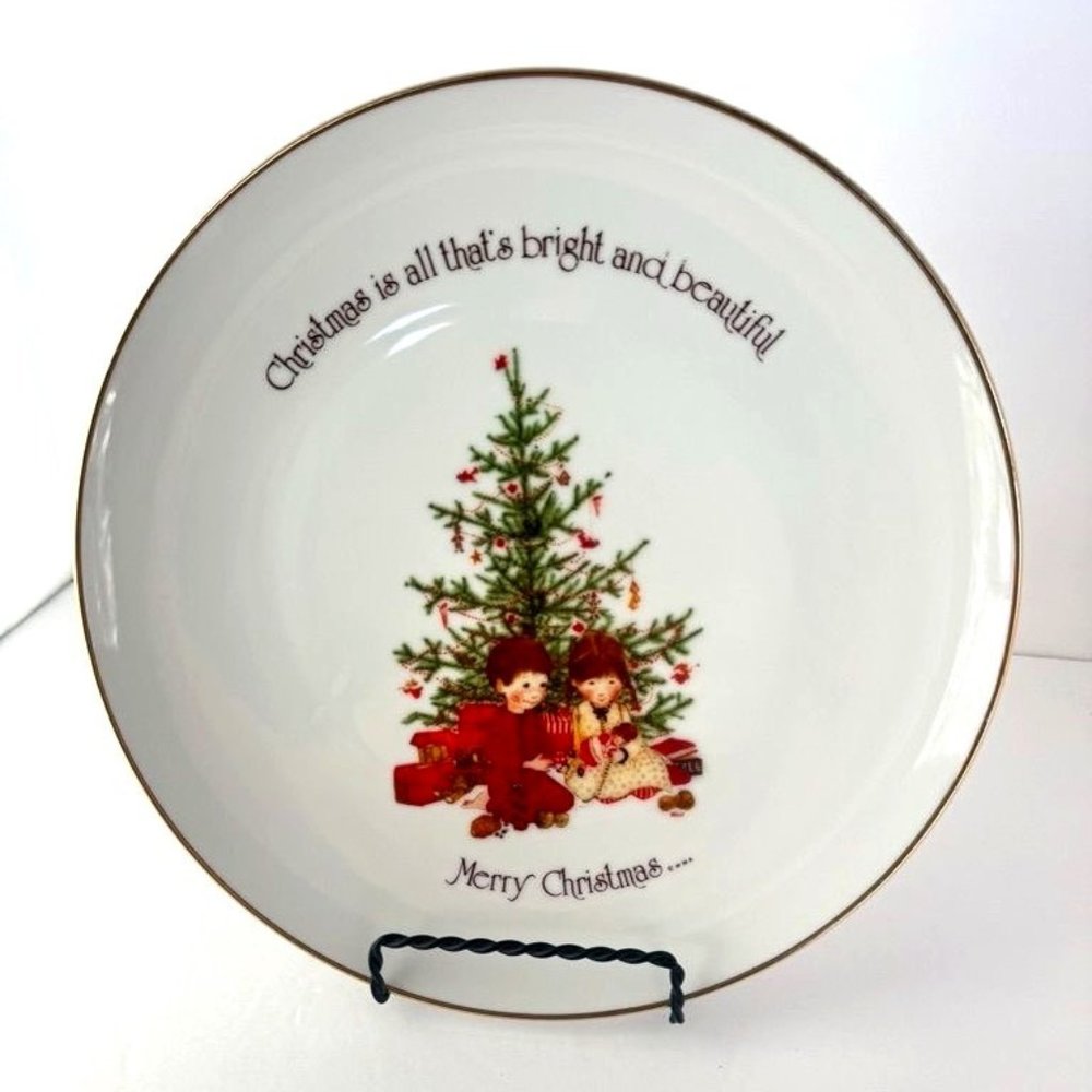 Holly Hobbie Commemorative Edition Porcelain Christmas 10 Inch Plate